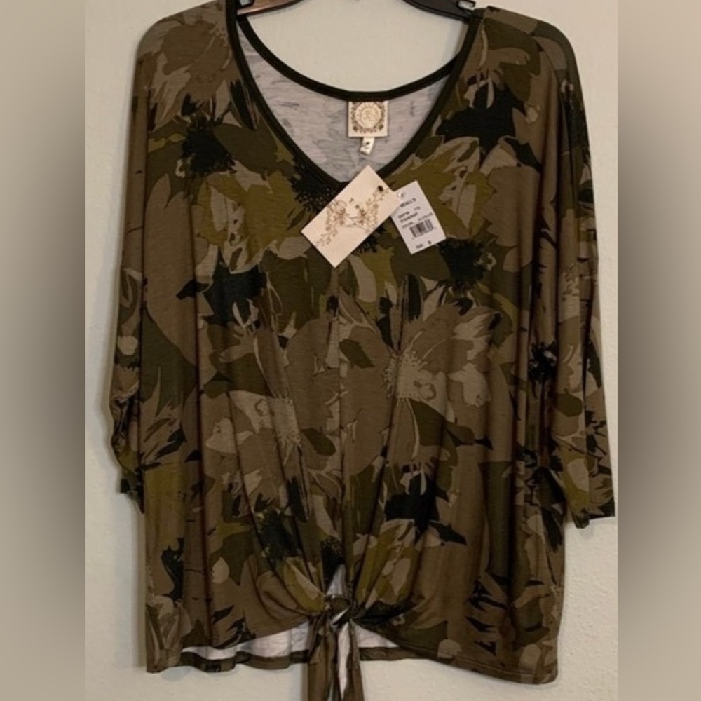 Blouse Camo Floral NWT TRU Self Bealls